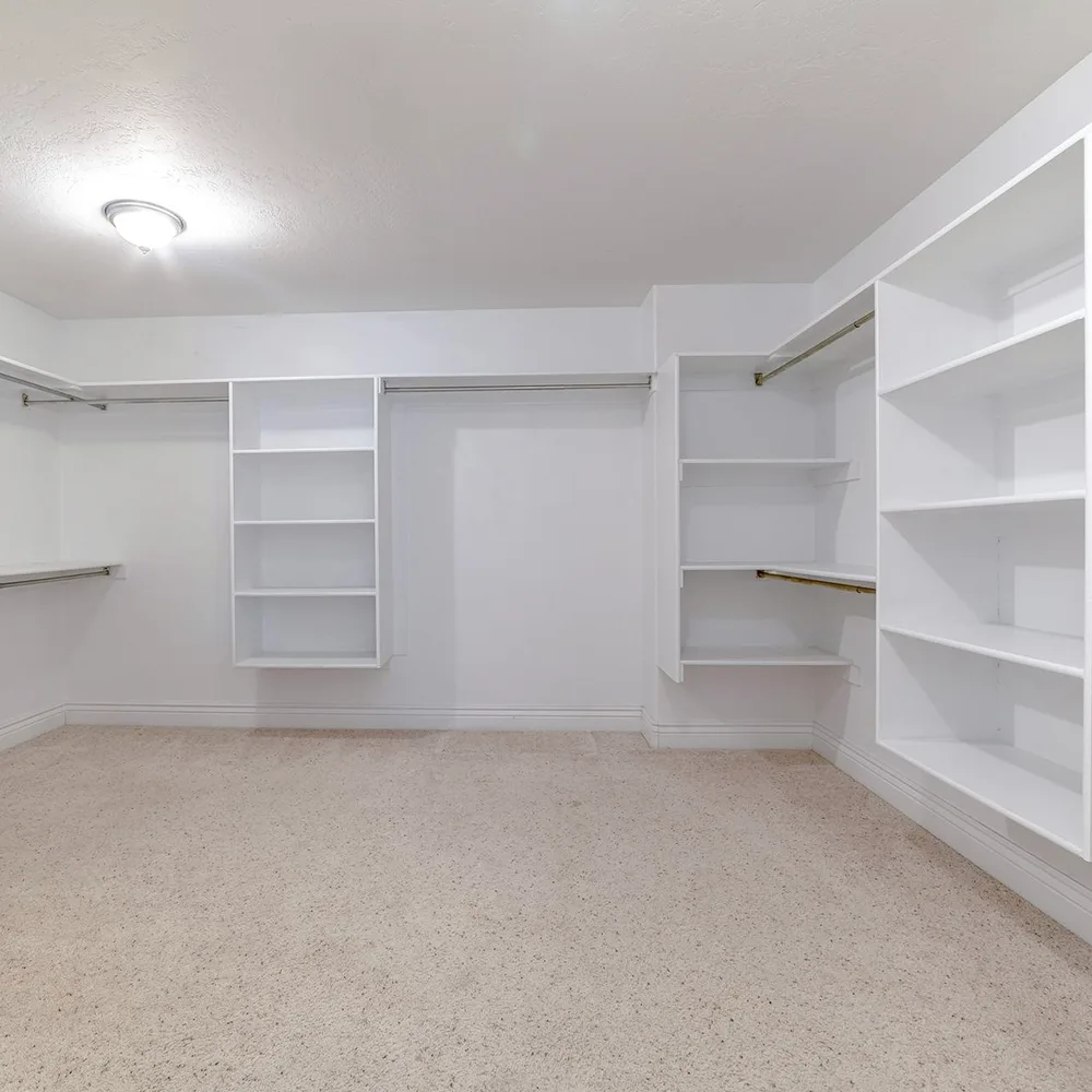 interior-finishing-closet-empty-card